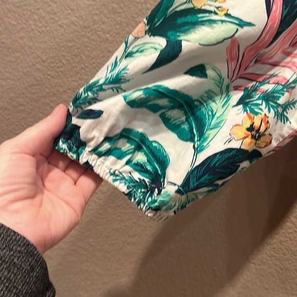 Ann Taylor LOFT Women’s Tropical v neck shirt Size Petite Large - Picture 5 of 8